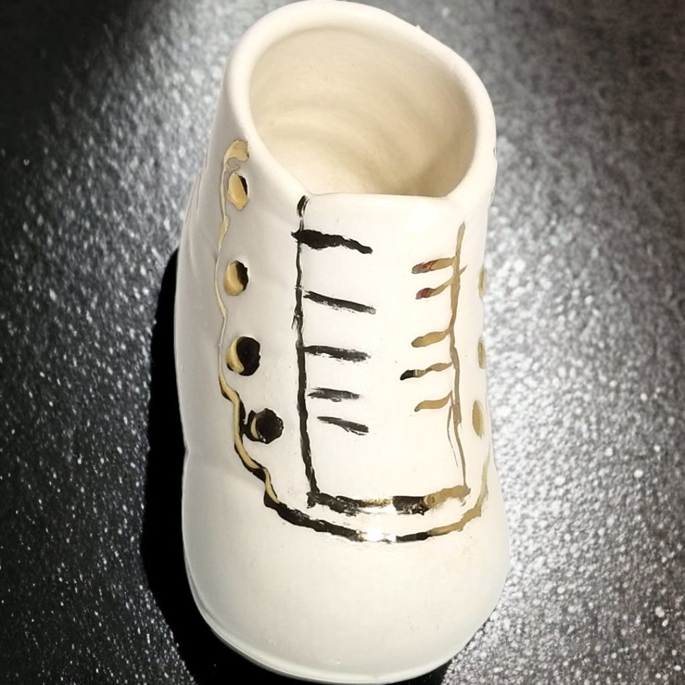 Vintage Porcelain Baby Bootie Shoe Handmade & Hand Painted Keepsake W/ Gold Trim - Picture 3 of 9